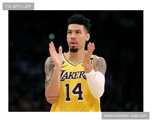 吉拉西的救赎：六场六球重回首发，多特蒙德锋线找到关键先生